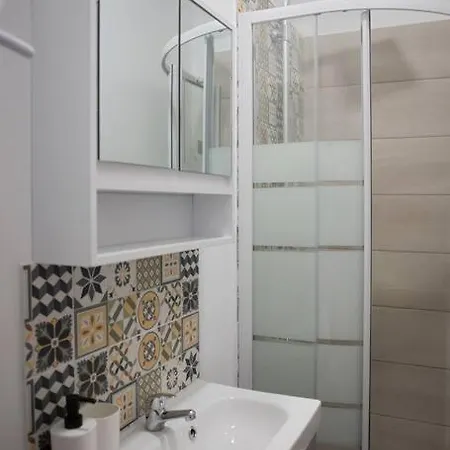 Studio Sur Pont Du Proche Centre Apartment *