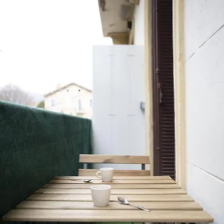 Studio Sur Pont Du Proche Centre Apartment *